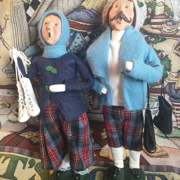 2 VINTAGE AMAZING BYERS CHOICE CAROLERS DOLLS. - Picture 5 of 16